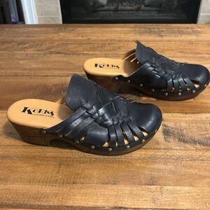 Kork-Ease clogs, black leather, size 7, in good condition